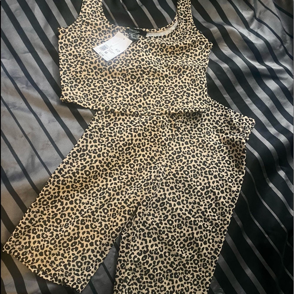 Forever21 Leopard Short Set